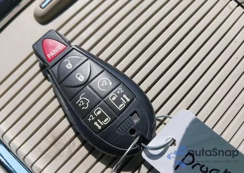 2015 Chrysler Town & Country Touring-L из США, поврежденный, VIN 2C4RC1CG6FR654139